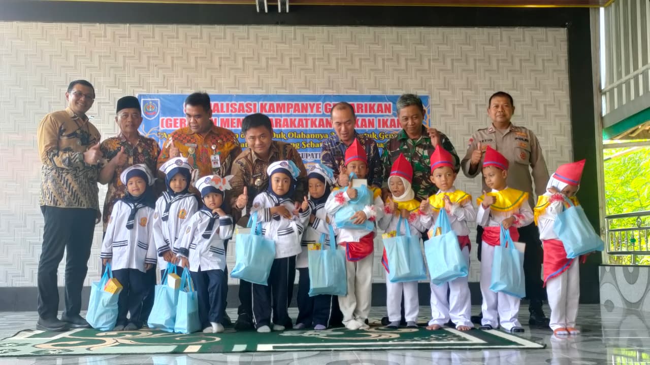 kampanye-gemarikan-gerakan-masyarakat-makan-ikan-di-kb-arrodliyah-desa-dukuhturi